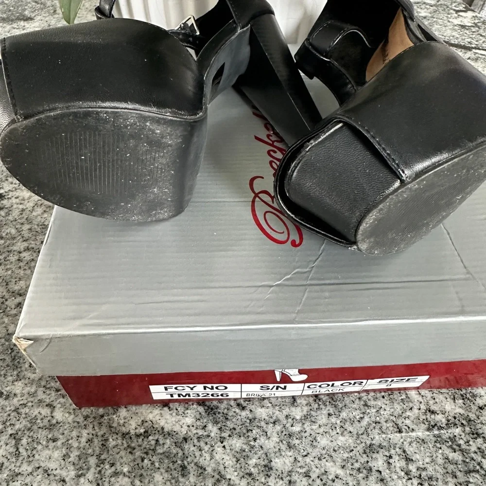 Black Heels - Picture 3 of 4
